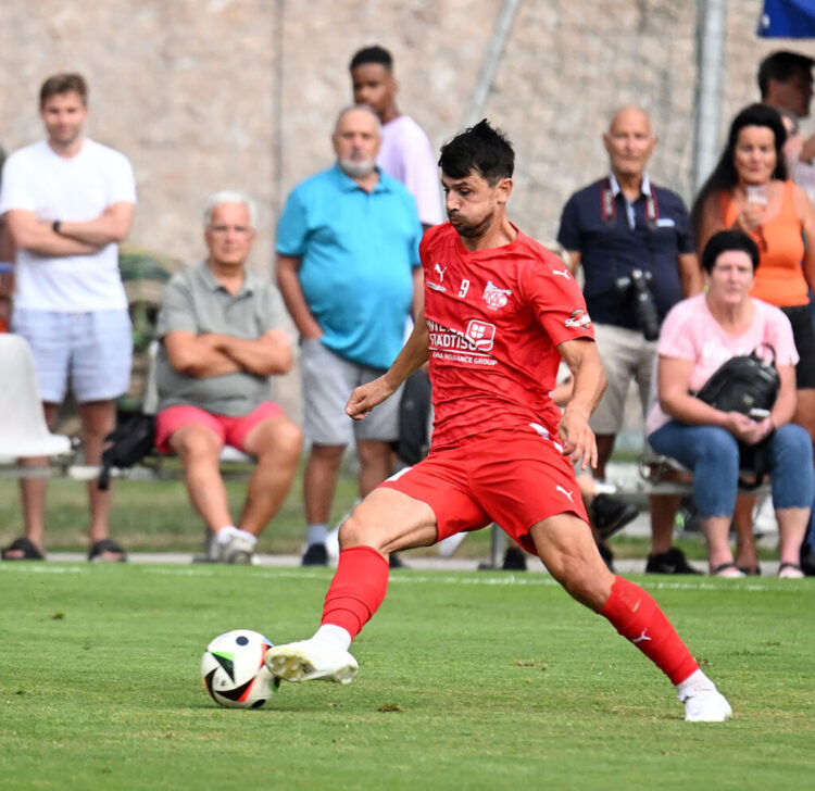 Fussball ,2024-08-02 , liga Donau weiss7grün - KAC rot im Bild: KAC Mihret Topcagic Credit Photo by:Hermann Sobe
