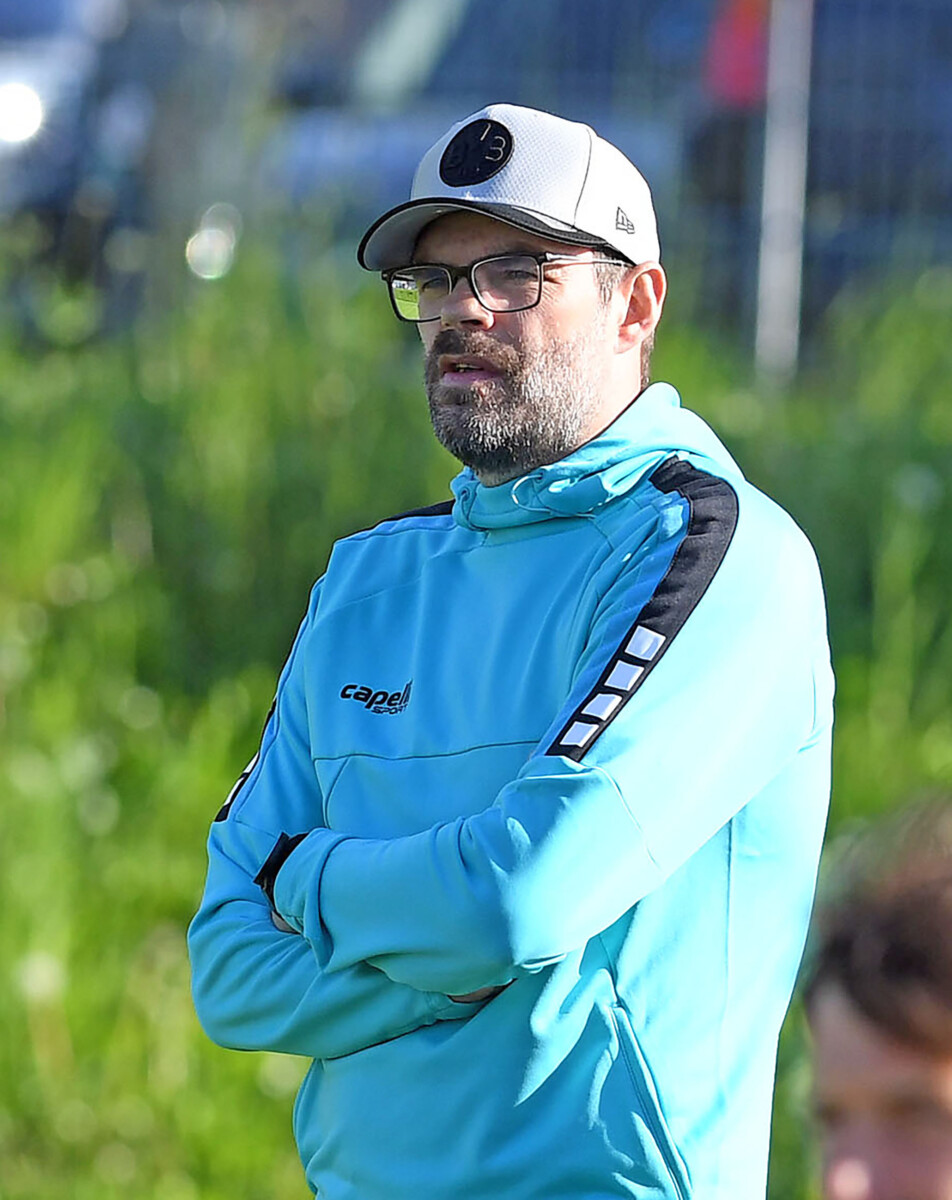 Glut am Spielfeldrand: Unterhaus schwitzt, Funktionäre fachsimpeln – Ist der Sommer zu heiß für den Fußball? 6 Sobe A205959