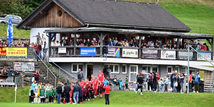 Unterliga Mitte im Zuschauertest! Volles Haus, leere Ränge 1 Sirnitz Hinti Arena Foto by: Hermann Sobe