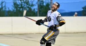 Timo Ettlmayr Ballhockey Foto Bernd Stefan