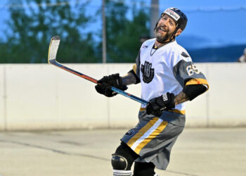 Timo Ettlmayr Ballhockey Foto Bernd Stefan