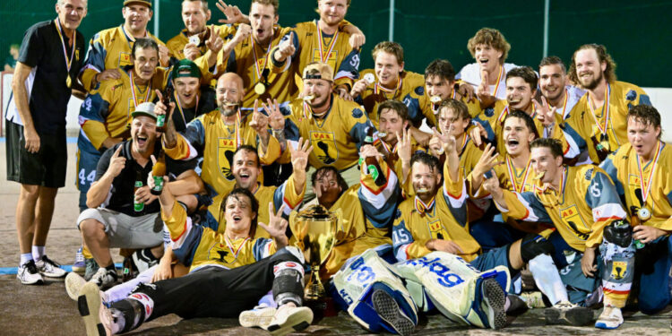 Unfassbarer Comeback-Sieg: VAS Villach ist Ballhockeymeister 2024 1 Ballhockeymeister 2024 VAS Villach Ballhockey vs. HSC Eagles Poggersdorf, 26.07.2024 in Villach (Alpen Arena ), Austria Foto: Bernd Stefan