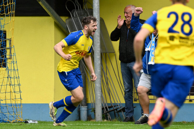 Sandro Moser schnürt den Doppelpack für den SV Afritz Foto: Bernd Stefan