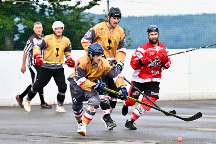 Ballhockeyliga #9 Krumpl Rene, #99 Alagic Adis, #77 Schumnig Stefan, VAS Ballhockey Villach vs. HSC Eagles Poggersdorf, VAS Ballhockey Villach vs. HSC Eagles Poggersdorf am 20.07.2024 in Villach (Alpen Arena ), Austria, (Photo by Bernd Stefan)