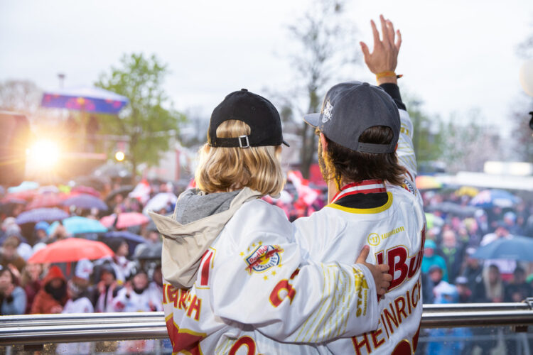 SALZBURG,AUSTRIA,25.APR.23 - ICE HOCKEY - ICE Hockey League, EC Red Bull Salzburg, championship celebration. Image shows Dominique Heinrich (EC RBS). Photo: GEPA pictures/ Gintare Karpaviciute - For editorial use only. Image is free of charge.