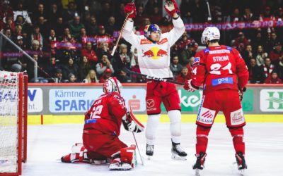 KLAGENFURT,AUSTRIA,31.MAR.23 - ICE HOCKEY - ICE Hockey League, play off semifinal, Klagenfurter AC vs EC Red Bull Salzburg. Image shows Sebastian Dahm, Steven Strong (KAC) and the rejoicing of Peter Hochkofler (EC RBS). Photo: GEPA pictures/ Daniel Goetzhaber - For editorial use only. Image is free of charge.