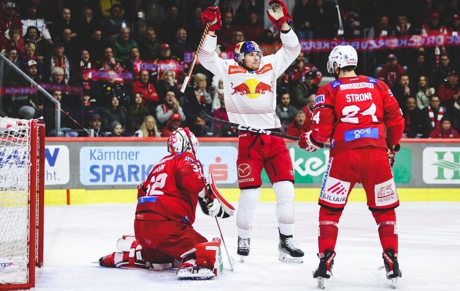 KLAGENFURT,AUSTRIA,31.MAR.23 - ICE HOCKEY - ICE Hockey League, play off semifinal, Klagenfurter AC vs EC Red Bull Salzburg. Image shows Sebastian Dahm, Steven Strong (KAC) and the rejoicing of Peter Hochkofler (EC RBS). Photo: GEPA pictures/ Daniel Goetzhaber - For editorial use only. Image is free of charge.